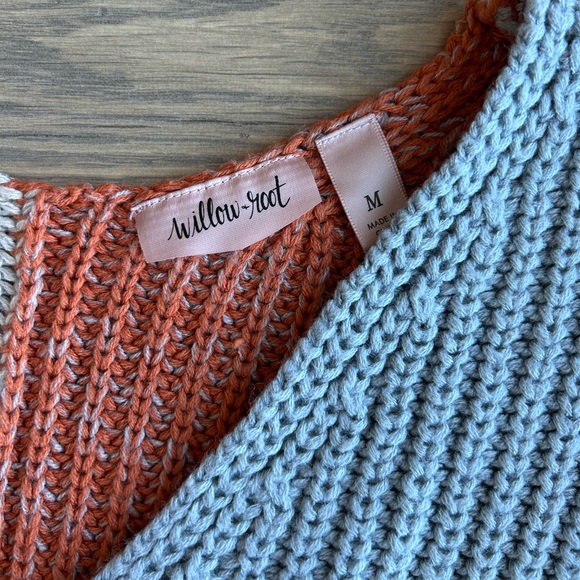 Willow & Root Cropped Color Block V-Neck Sweater - Picture 2 of 4